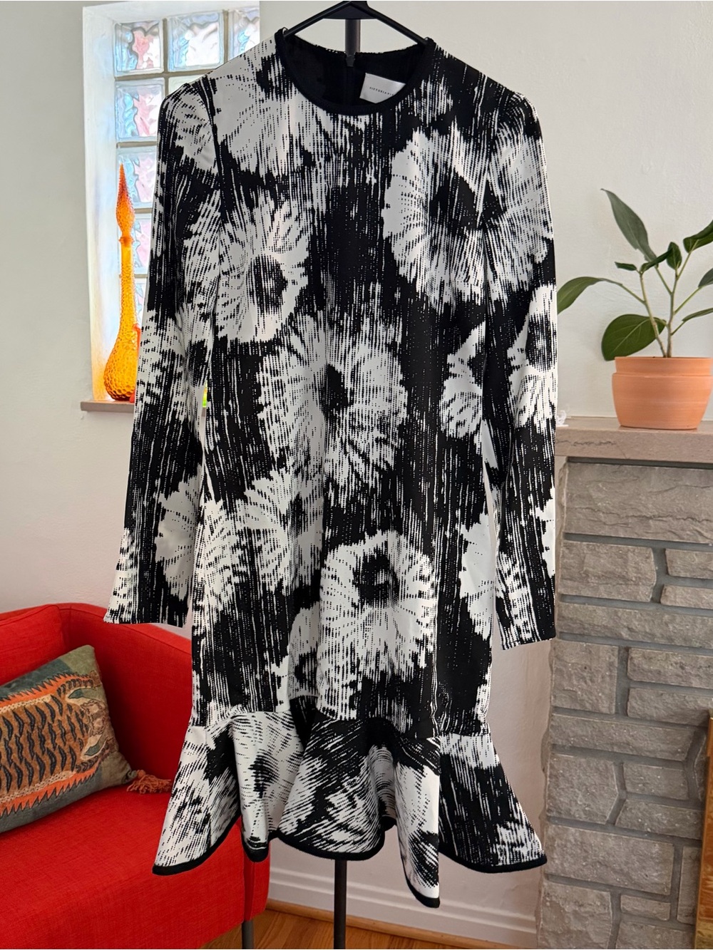 NWT Victoria Beckham Black and White Floral Long Sleeve Dress w/ Ruffle Hem